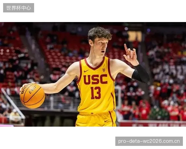 卡尔凭借联合试训的惊艳体测数据，正成为多支球队双向合同的头号目标。